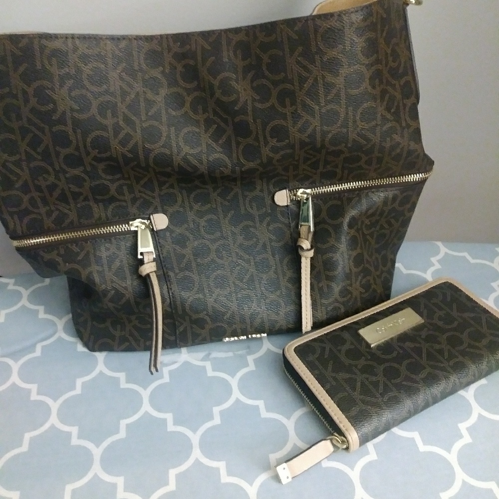 Calvin Klein shoulder bag with matching waller